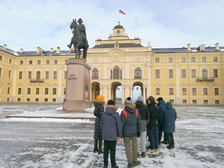 Константиновский дворец