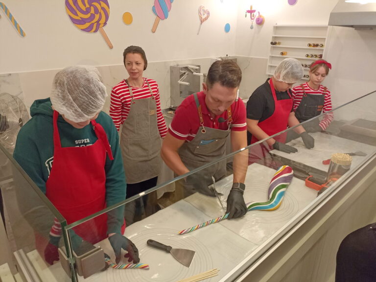 Карамельная магия: от истории до твоего леденца